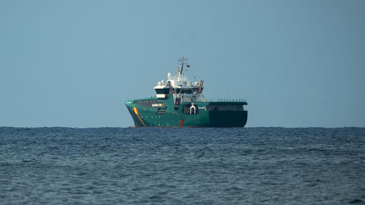El buque Duque de Ahumada, buscando a los migrantes desaparecidos.