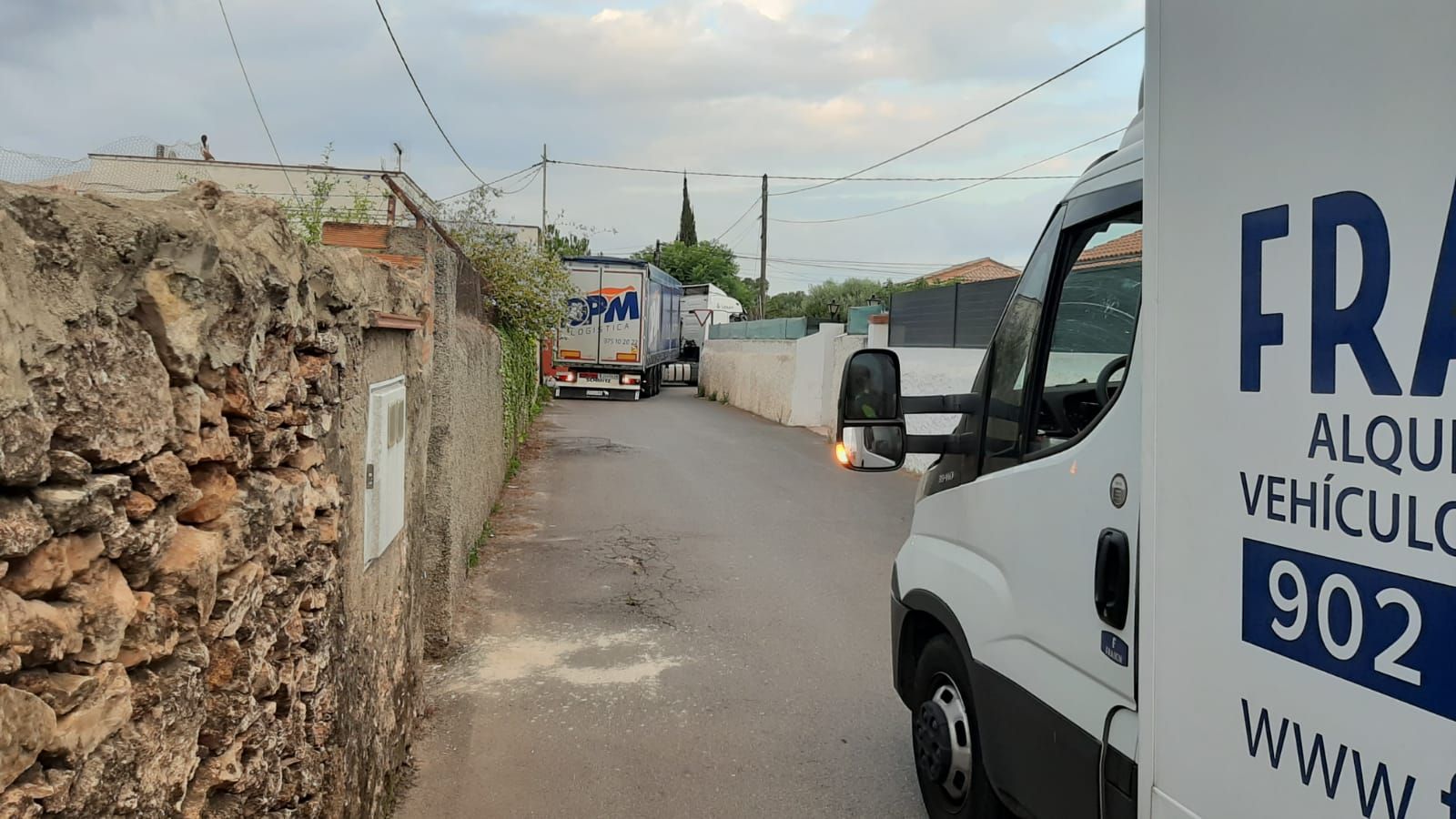Galería: El GPS tiende una trampa a los camioneros en un municipio de Castellón