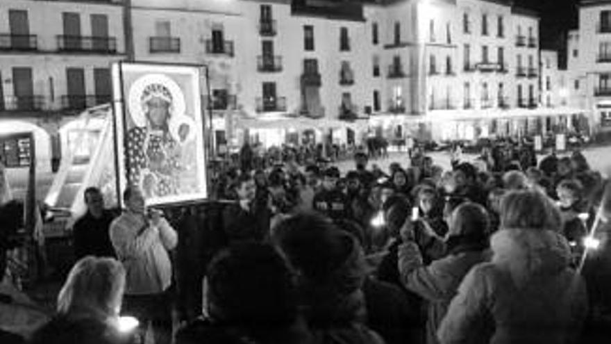 Cáceres recibe a la Virgen de Czestochowa