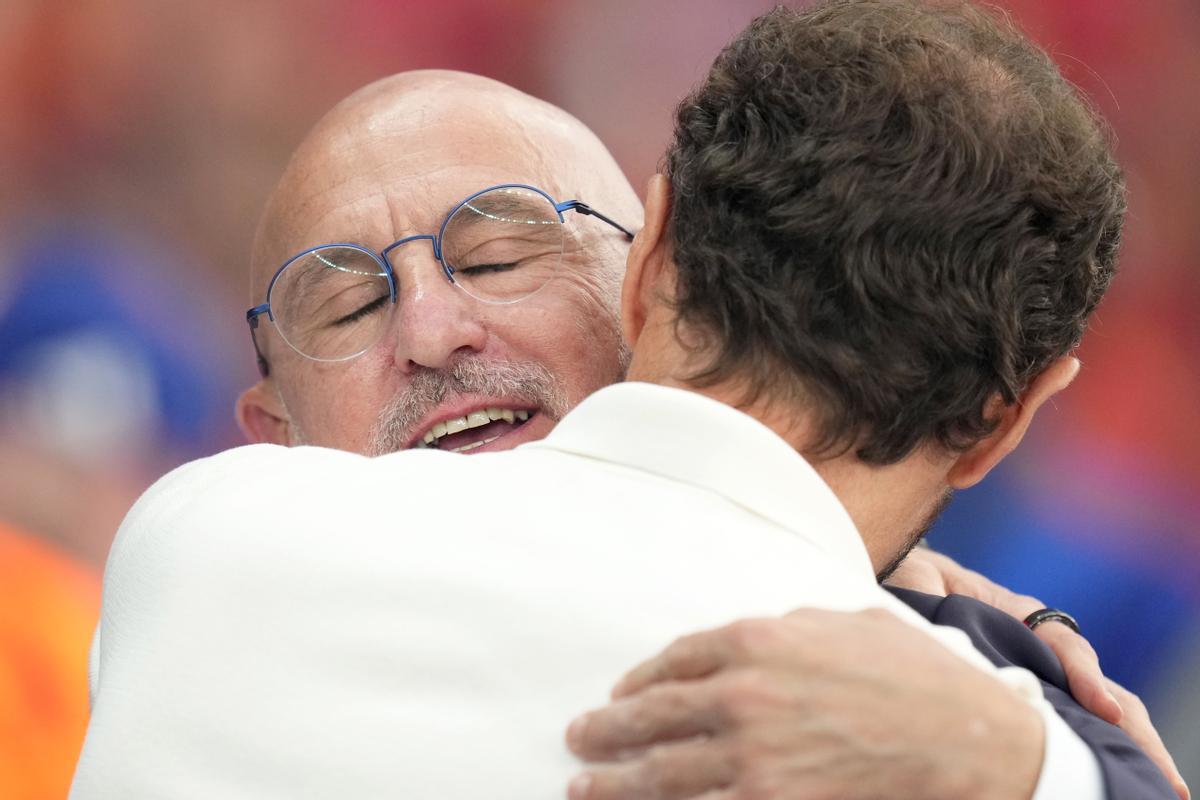 Luis de la Fuente abraza a Southgate antes de la final.