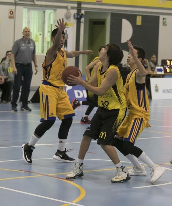 11/02/2017 DEPORTES  baloncesto miniderbi  iberostar tenrife Gran Canaria en la cancha del colegio El Buen Consejo de la laguna