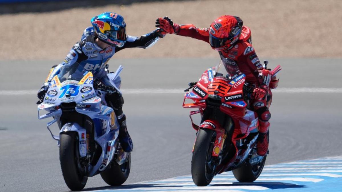 Álex y Marc Márquez, tras la carrera sprint de Jerez en 2025