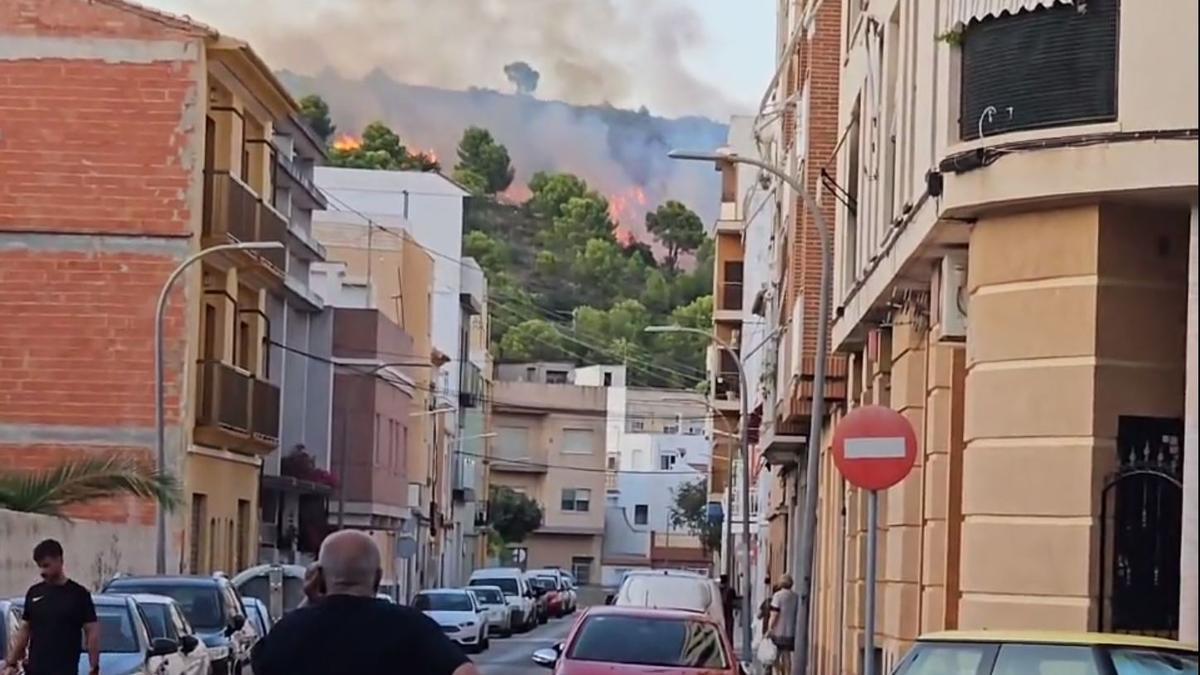 El incendio de Gandia, desde la calle.