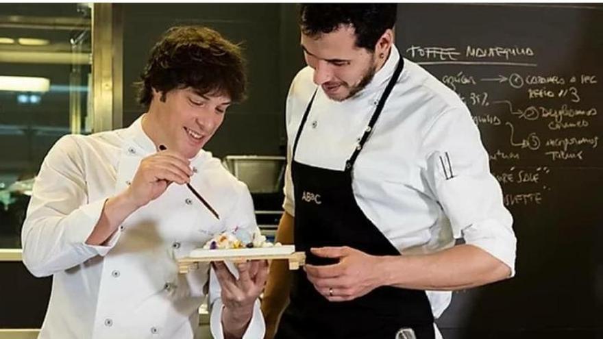 Jordi Cruz, a l&#039;esquerra, chef de l&#039;Abac Group i Quim Gabarro, a la dreta, cap de cuina de l&#039;Abac Restaurant