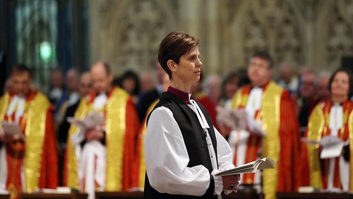 Libby Lane, durante la ceremonia de consagración como obispa