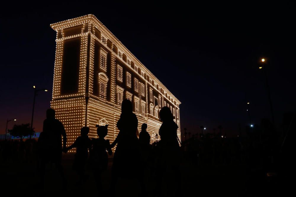 Encendido de la portada del Real de la Feria de Málaga