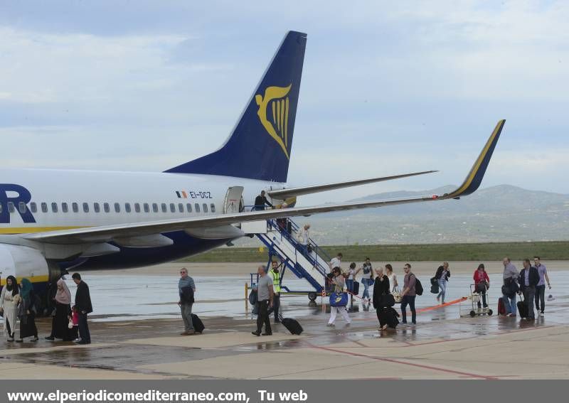 GALERÍA DE FOTOS -- Primer vuelo comercial en el aeropuerto de Castellón