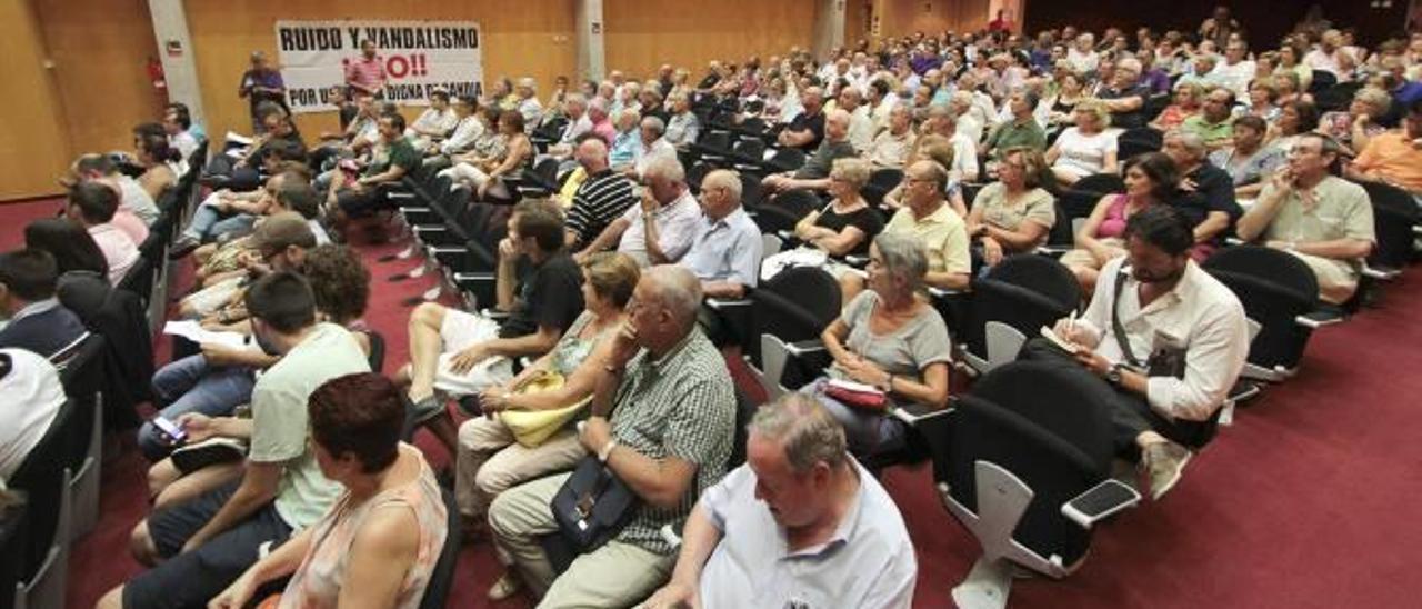 Gandia quintuplica las sanciones por ruido al destinar policías de paisano en zonas de ocio