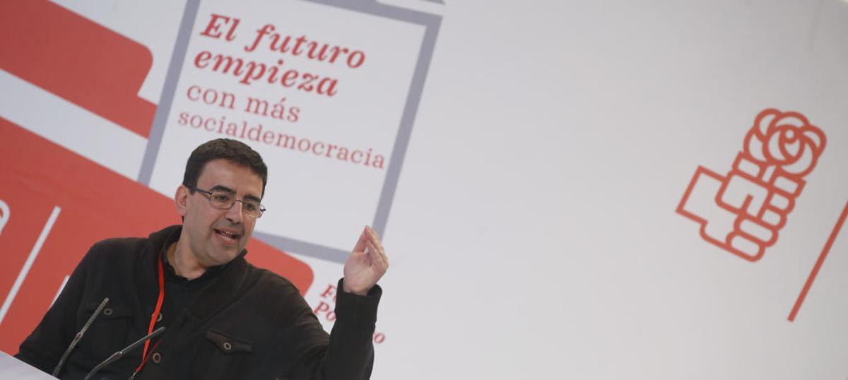 El portavoz de la gestora del PSOE en el acto de hoy.