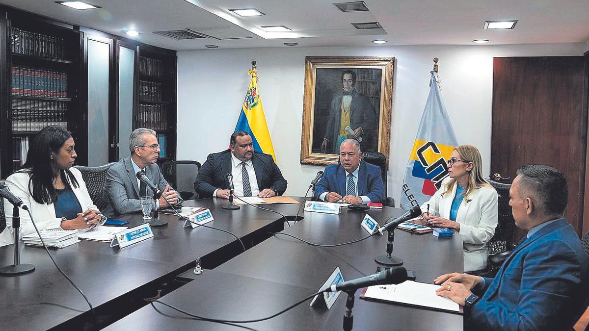 Los miembros del Consejo Electoral Nacional venezolano, durante una reunión el pasado 25 de agosto.