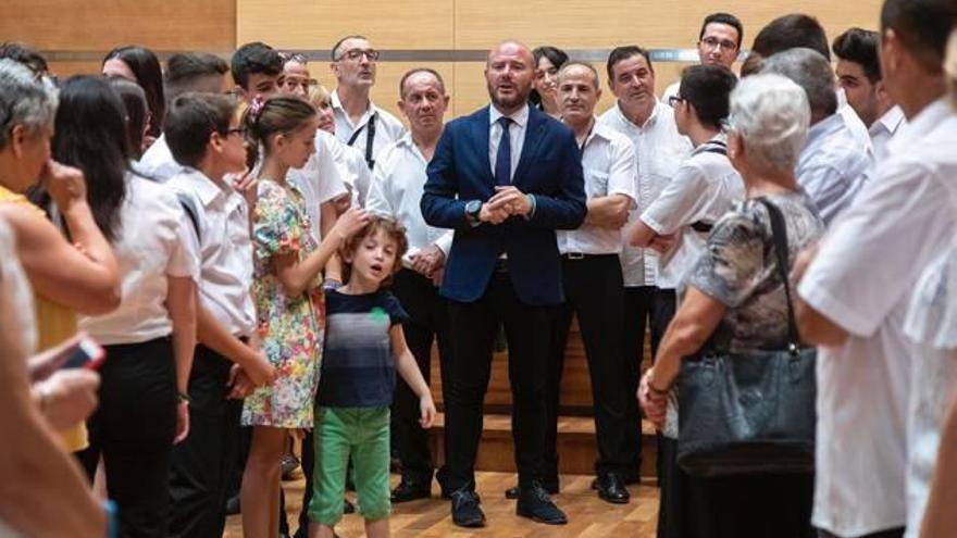 La banda de Faura toca en València y visita la Diputación