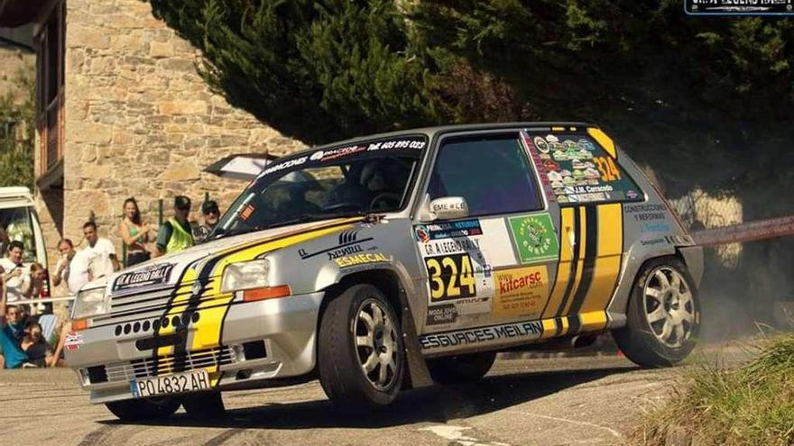 El Renault 5 Gt Turbo de Carracedo en su anterior participación en la cita de Asturias.