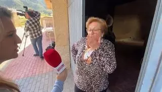 Presunto homicidio en San José de la Montaña de Murcia: Rosario, vecina de la pareja, atiende a los medios horas después de los hechos