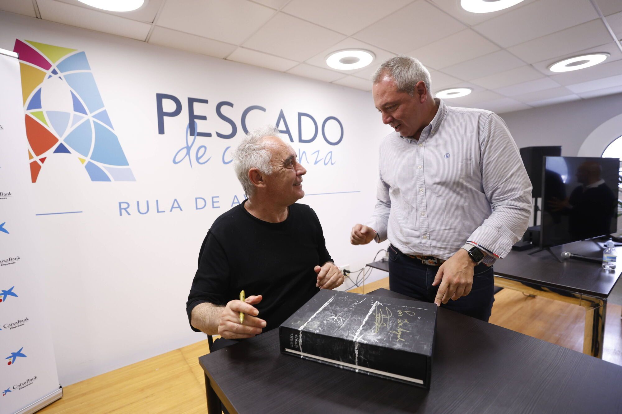 Ferrán Adrià, entre bonitos y bocartes, elogia la capacidad de Asturias de "innovar desde el mar"