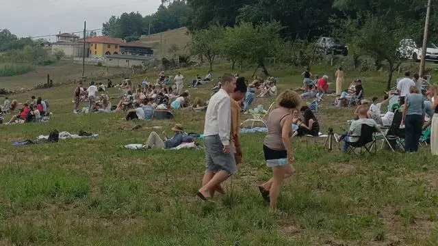 La fiesta del eclipse en El Fresno (Grado)