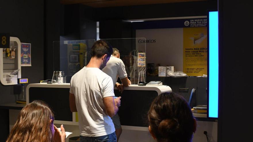 Sindicato Federal de Correos y Telégrafos sobre la regularización en Ibiza: "Solo se está atendiendo a un máximo de 17 personas cada día. Aquí no se ha formado a nadie"