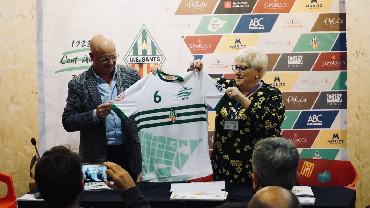 Imagen de la presentación de la camiseta del centenario del Sants