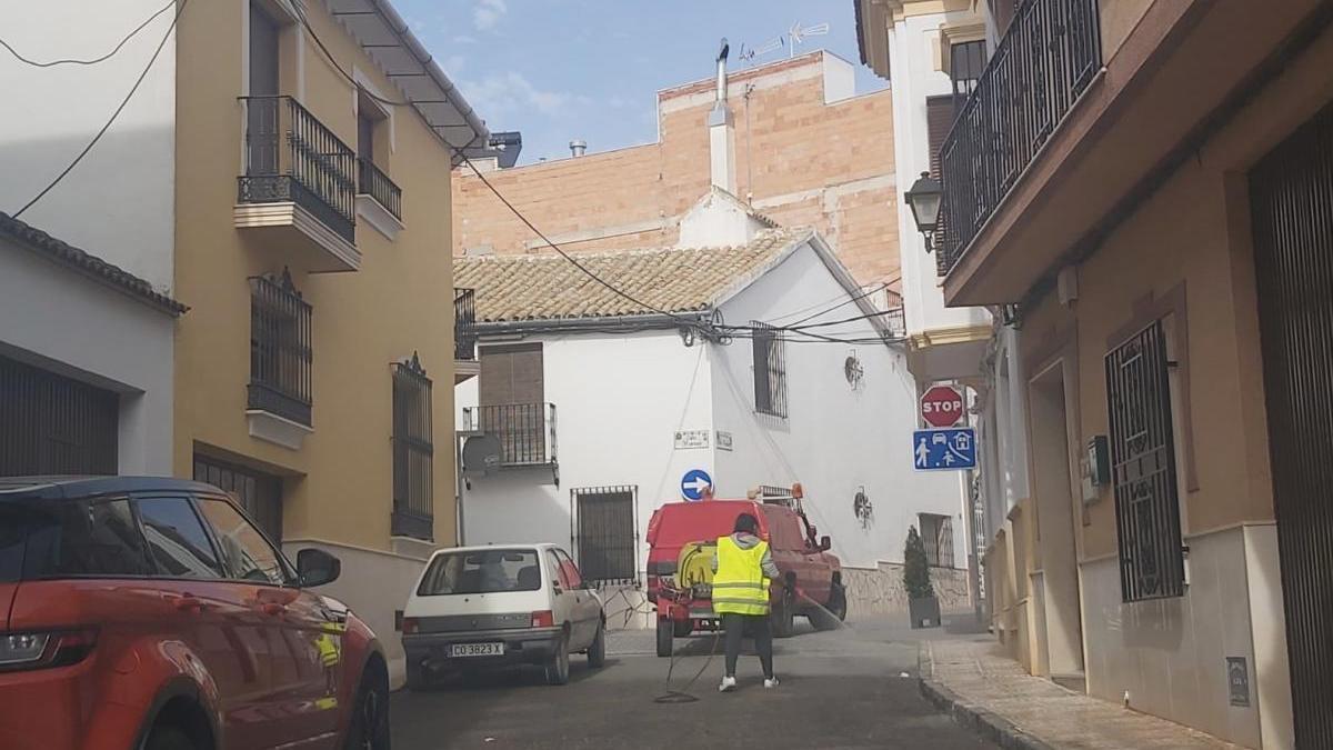 Una calle del municipio de Moriles.