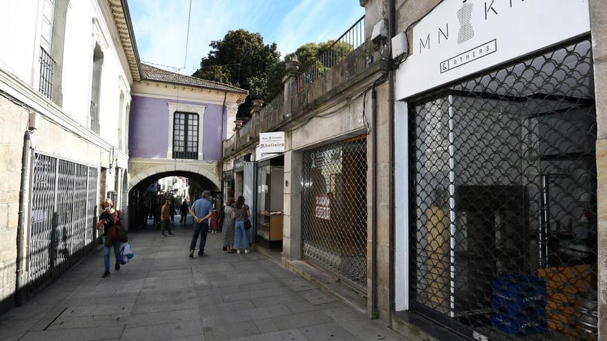 Comercios cerrados en el centro histórico de Pontevedra. // Gustavo Santos