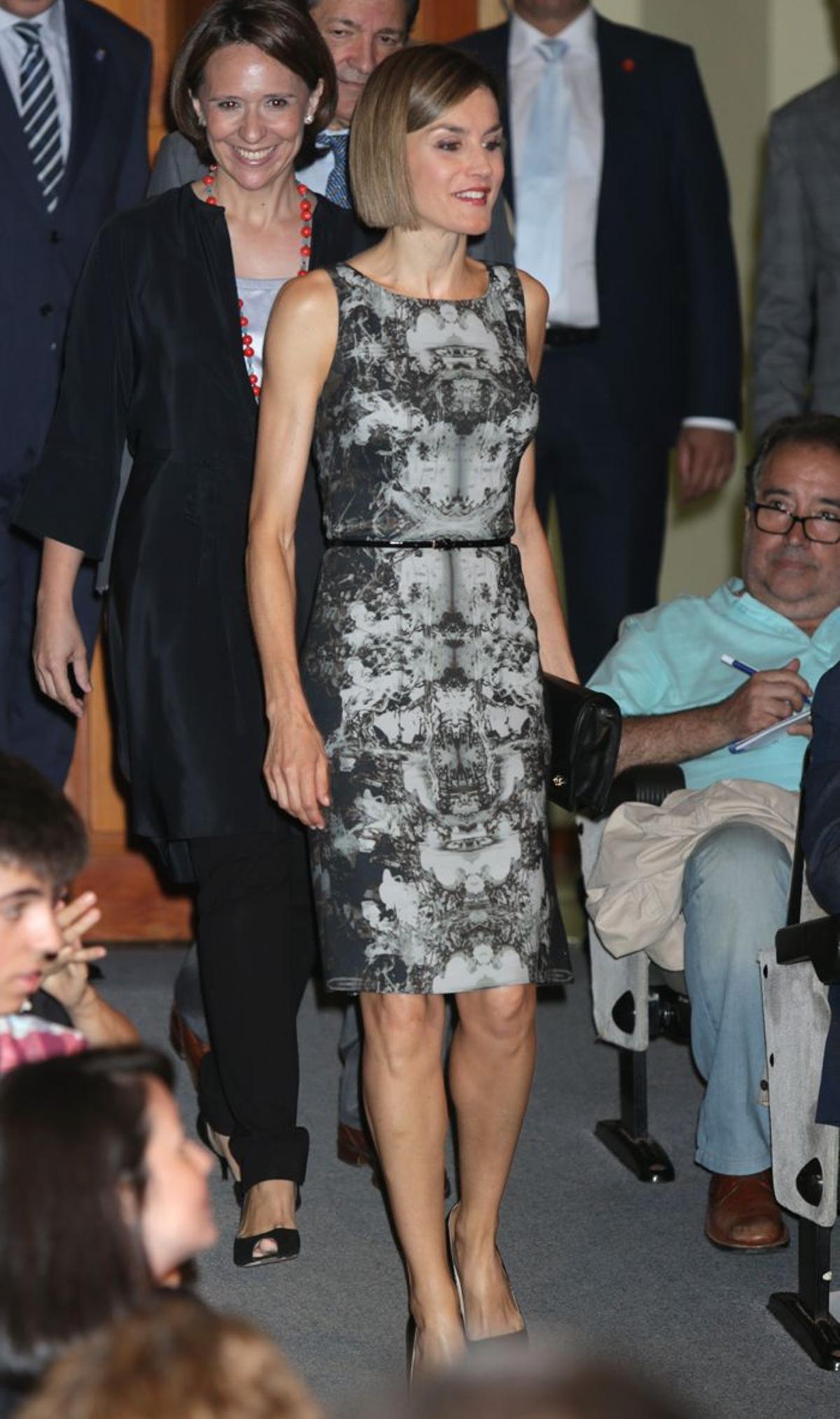Letizia Ortiz con espectacular look de Hugo Boss en Oviedo