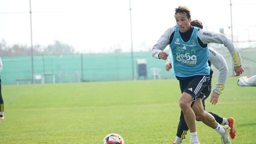 Tomás Pina, en un entrenamiento con el Real Murcia. | REAL MURCIA