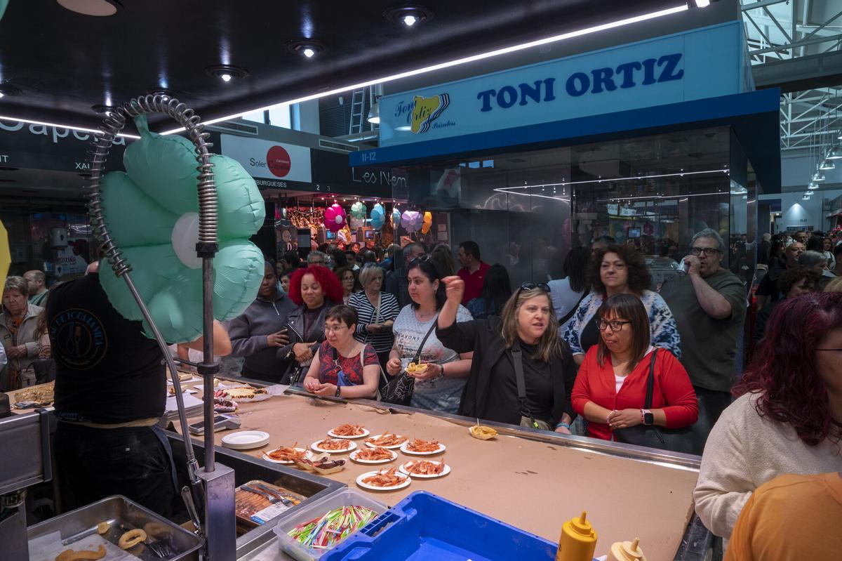 Primer tardeo en el Mercat Sagarra de Santa Coloma de Gramanet. Los organizadores confirman que habrá segunda edición. Ya están evaluando cuándo será la siguiente fecha.