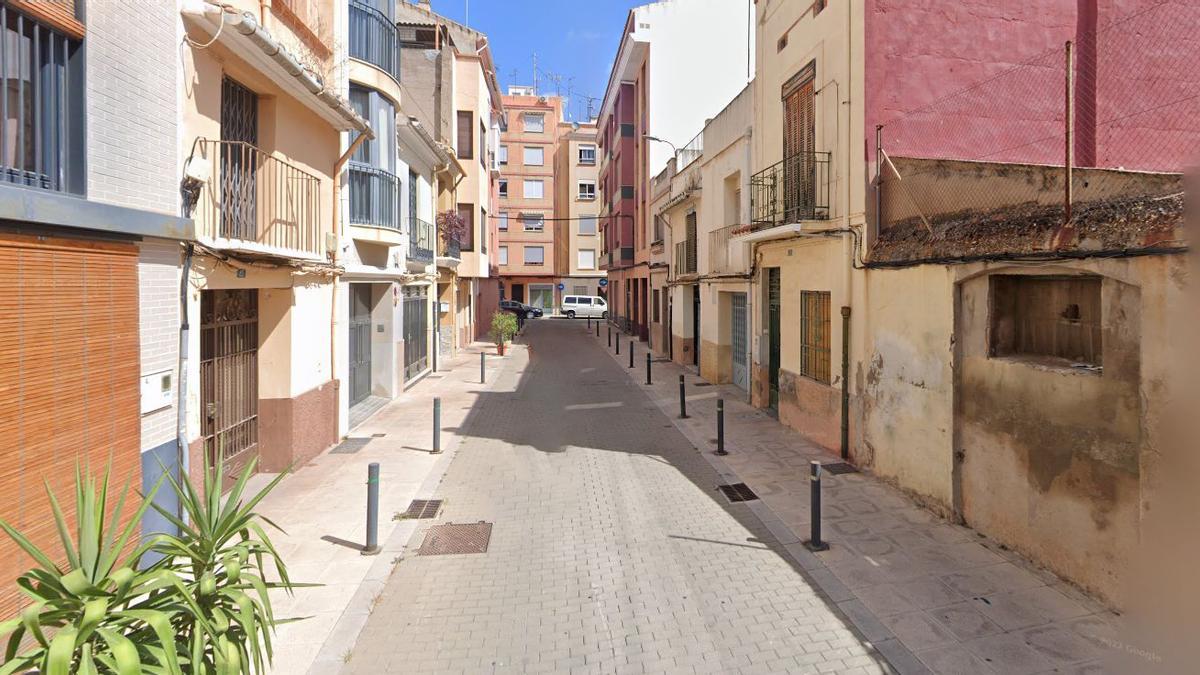 Imagen de la calle Virgen de la Balma de Castelló, donde han asaltado tres viviendas.