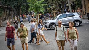 El cruce de Rambla de Catalunya con Consell de Cent, un paso peatonal poco respetado por los vehículos.