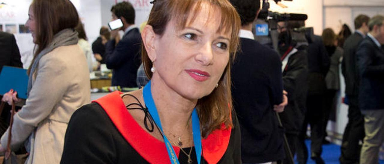 Inés Jiménez, junto al presidente del Cabildo de Gran Canaria, Antonio Morales, en la World Travel Market.