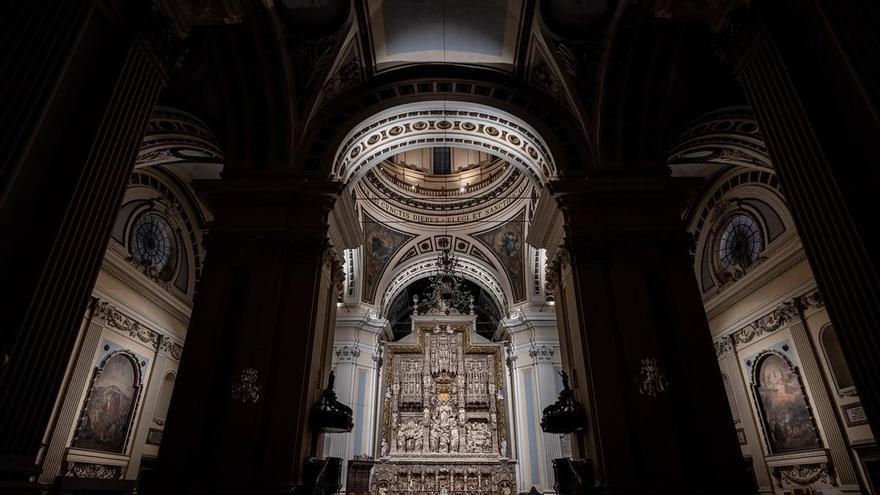Así es la nueva iluminación del interior de la Basílica del Pilar de Zaragoza