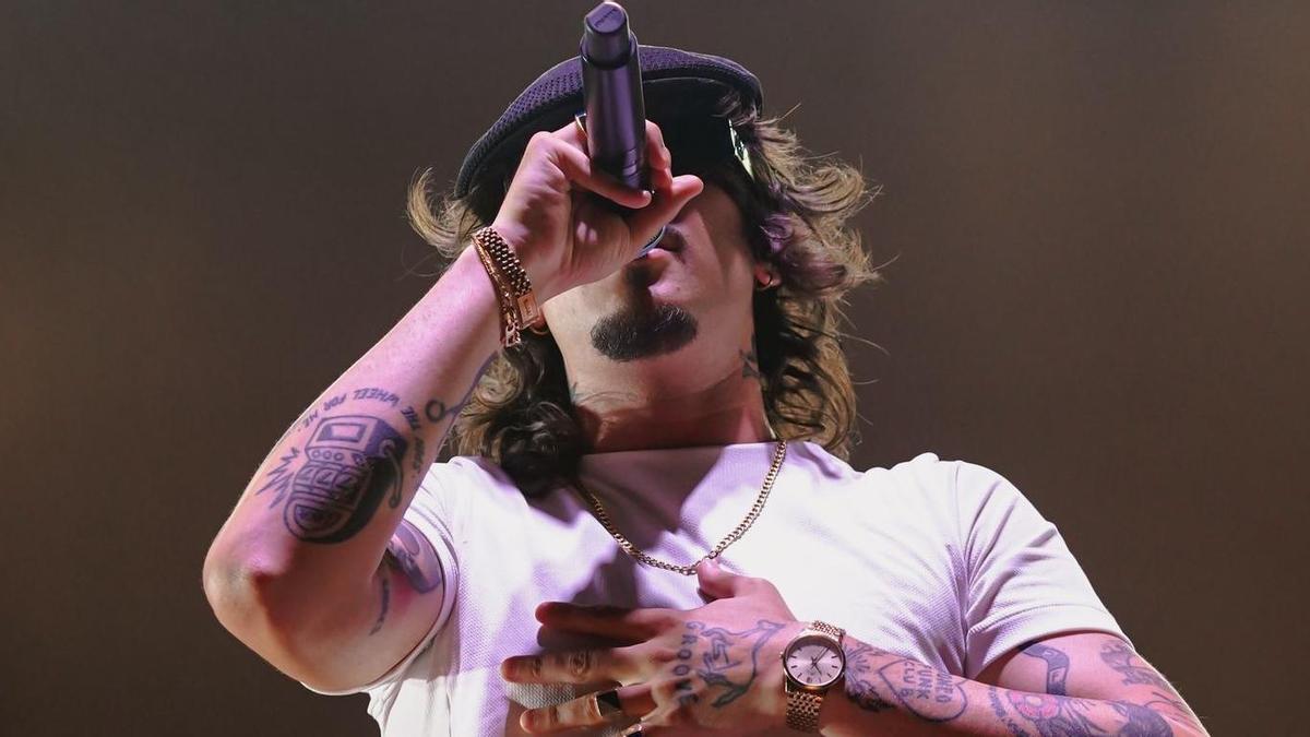 El Indio, uno de los componentes de La Plazuela, durante su último concierto en Sevilla.