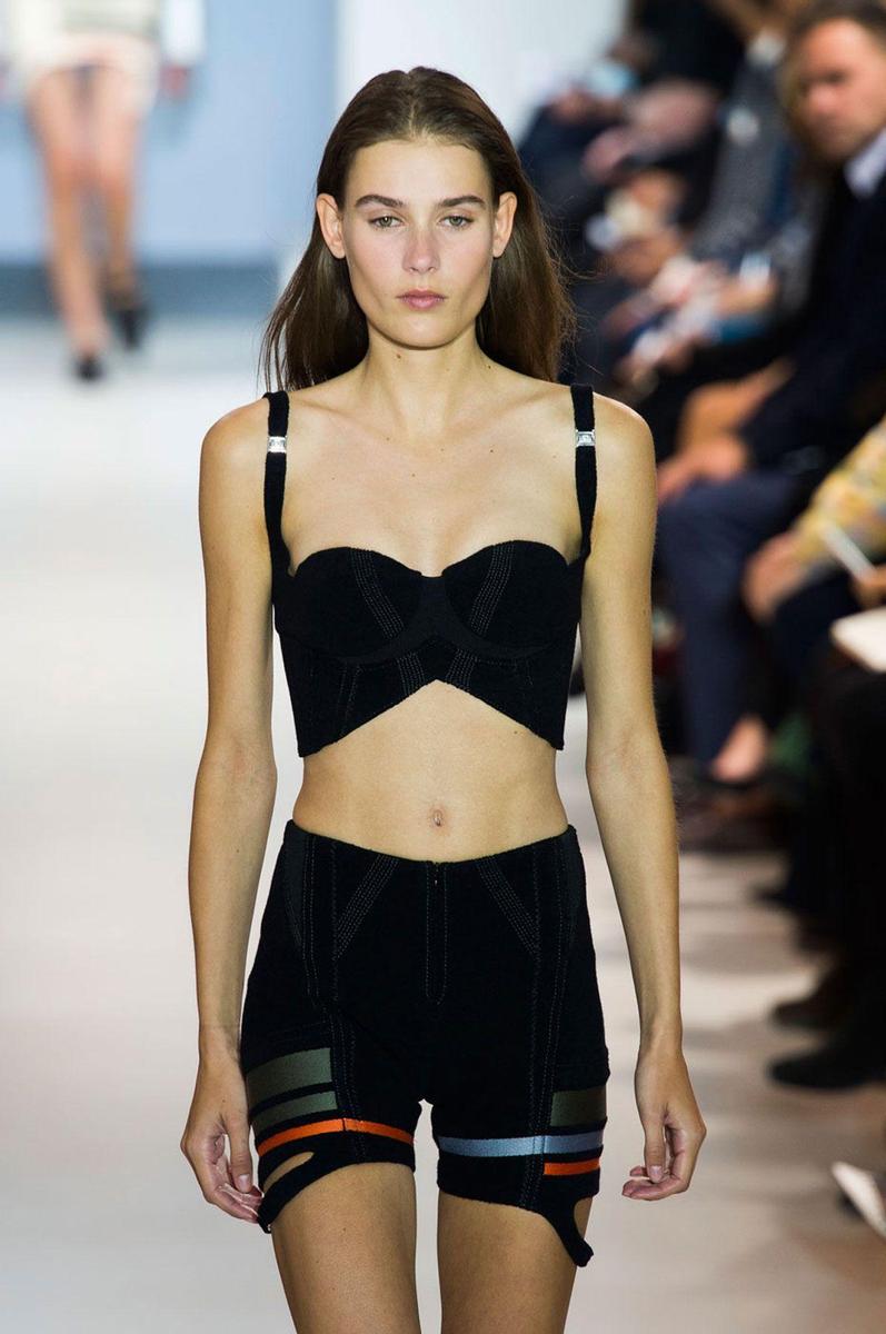 PFW: Paco Rabanne Primavera/Verano 2016, conjunto en negro