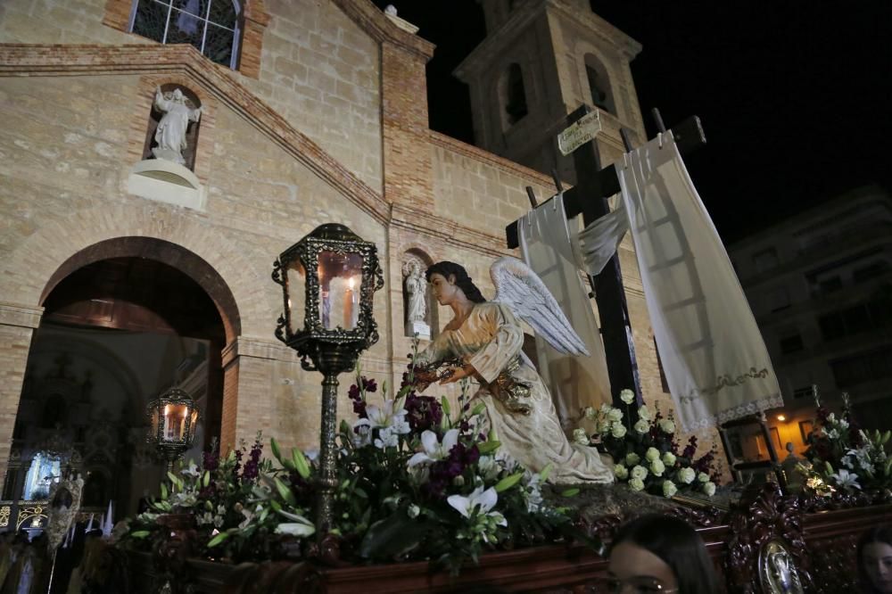 Miles de personas contemplaron el paso de las imágenes de las seis cofradías que participan en Lunes Santo