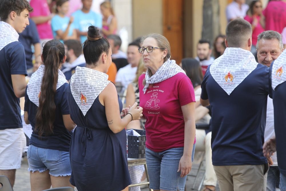 Fiestas de Sagunt. Pregón De Vicente Vayá y puesta del pañuelo de las peñas.