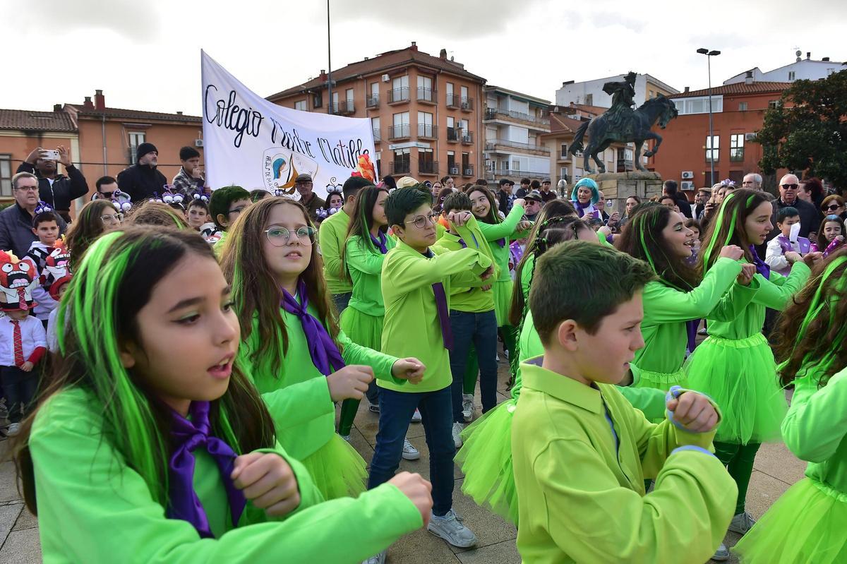 Fotogalería | Los colegios estrenan el Carnaval en Plasencia