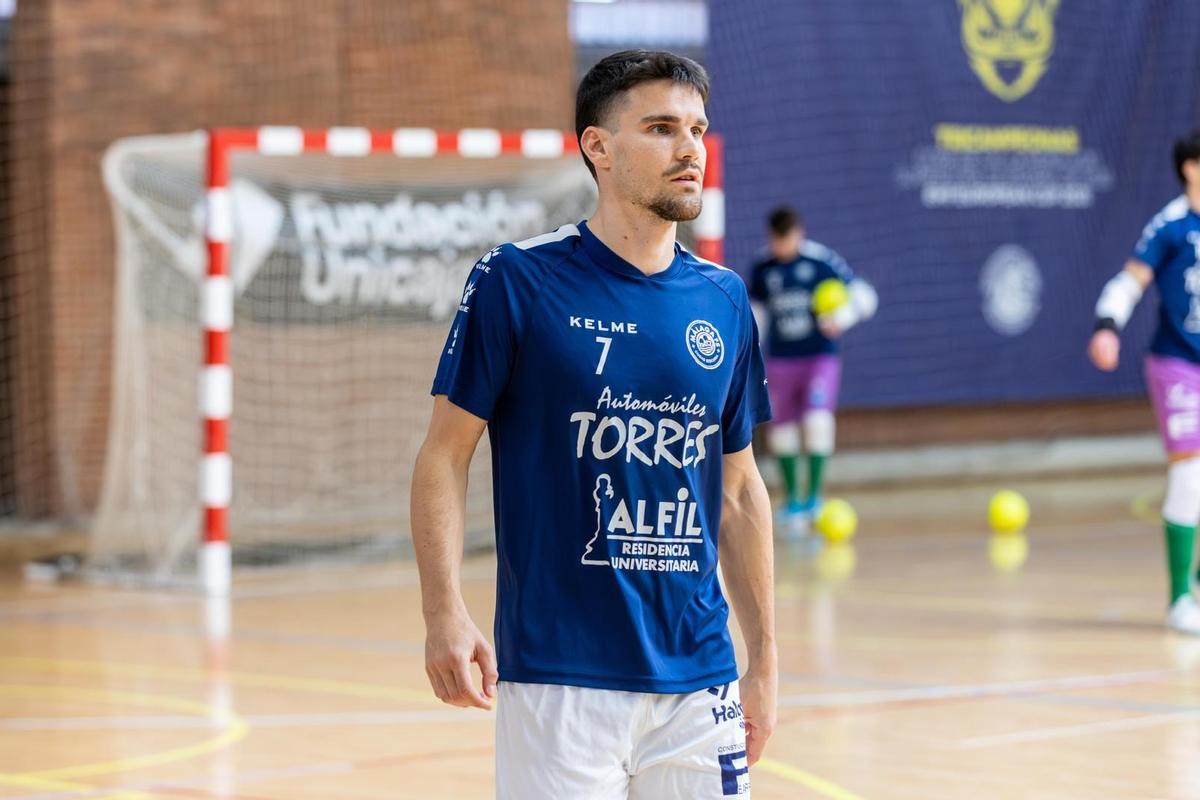 Alvarito, en un partido de la temporada 25-26.