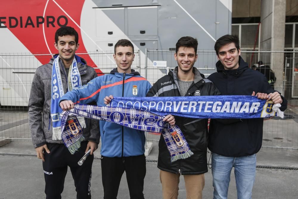 La afición de Oviedo recibe al equipo