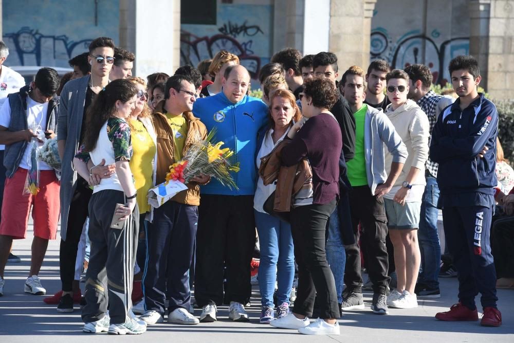 Homenaje en el Orzán al joven ahogado en la playa