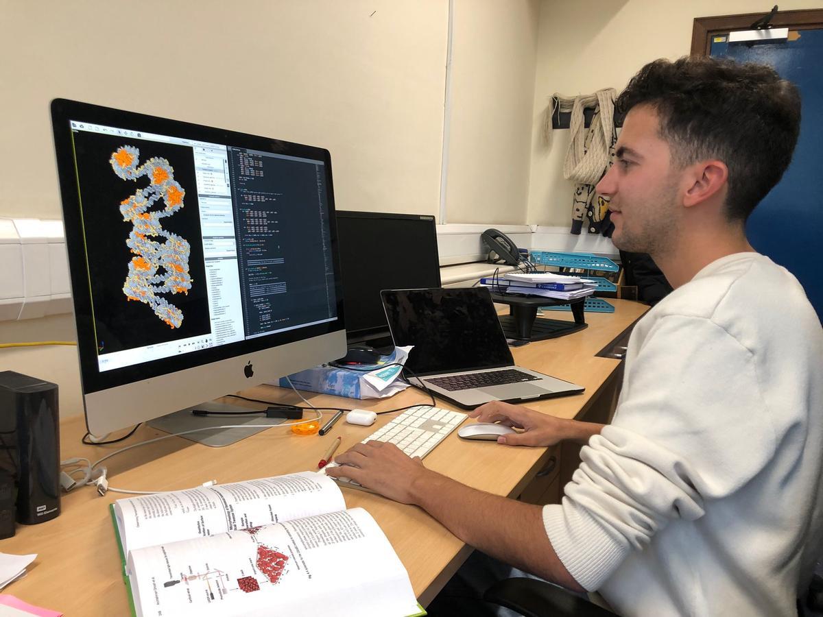 José Ignacio Pérez, bioquímico graduado en la Universidad de Sevilla, durante su doctorado en la Universidad de Cambrigde gracias a la beca Gates