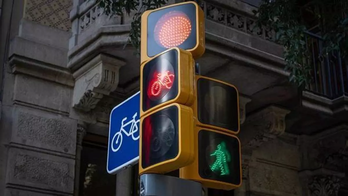 Los semáforos cambian: el ámbar intermitente ya no podrá coincidir con el verde peatonal