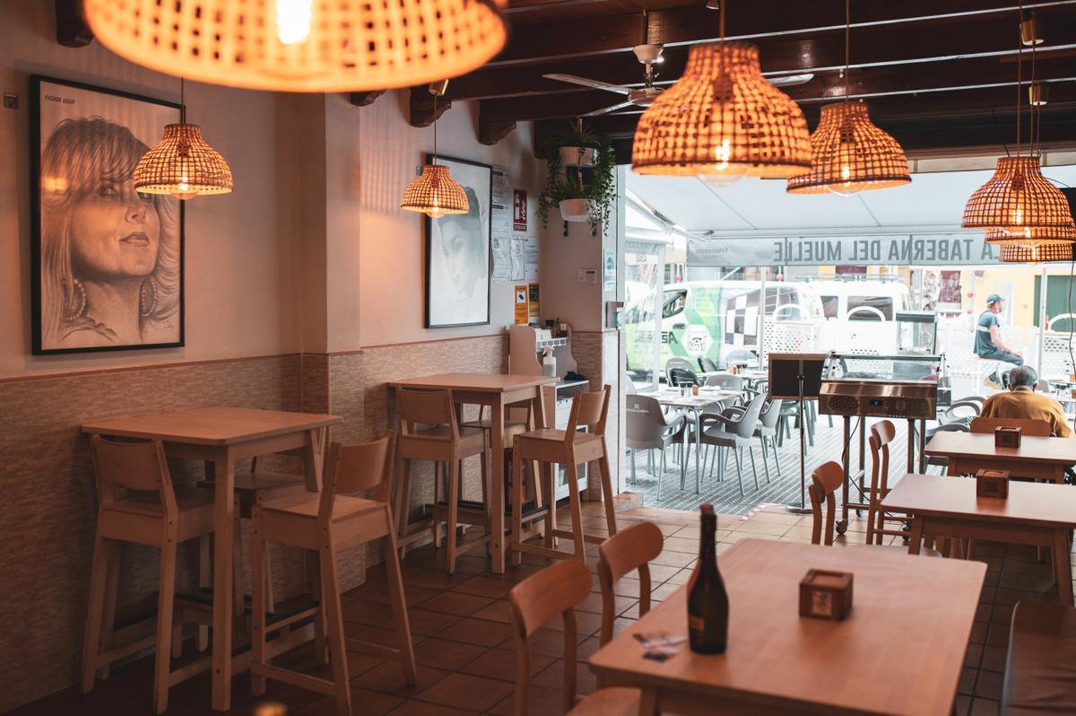 Interior de la Taberna del Muelle.