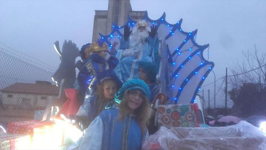 Los Reyes Magos pueden a la lluvia en Coria