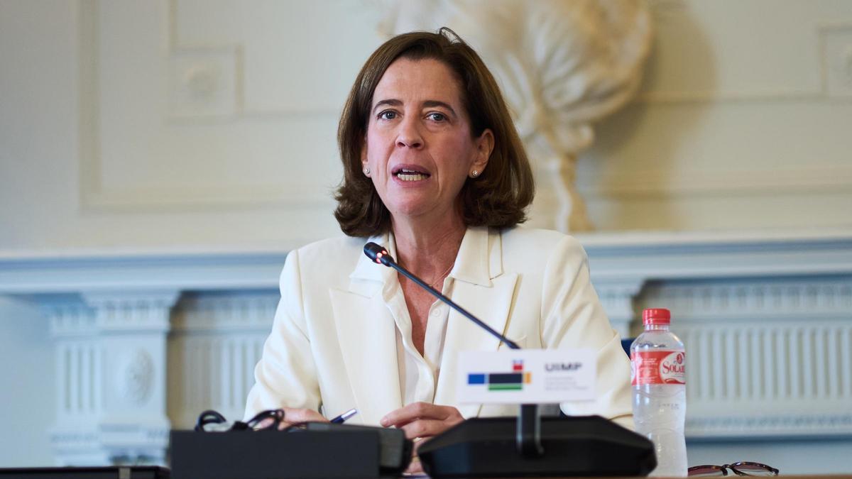 Archivo - La Presidenta de la Asociación Española de Banca (AEB), Alejandra Kindelán, interviene durante la cuarta jornada de los Cursos de Verano de 2024 de la UIMP, en el Palacio de la Magdalena, a 20 de junio de 2024, en Santander, Cantabria (España)