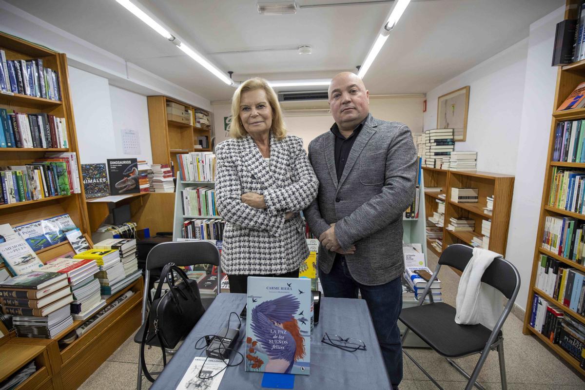 Carme Riera y el poeta Pep Lluís Aguiló, en Embat