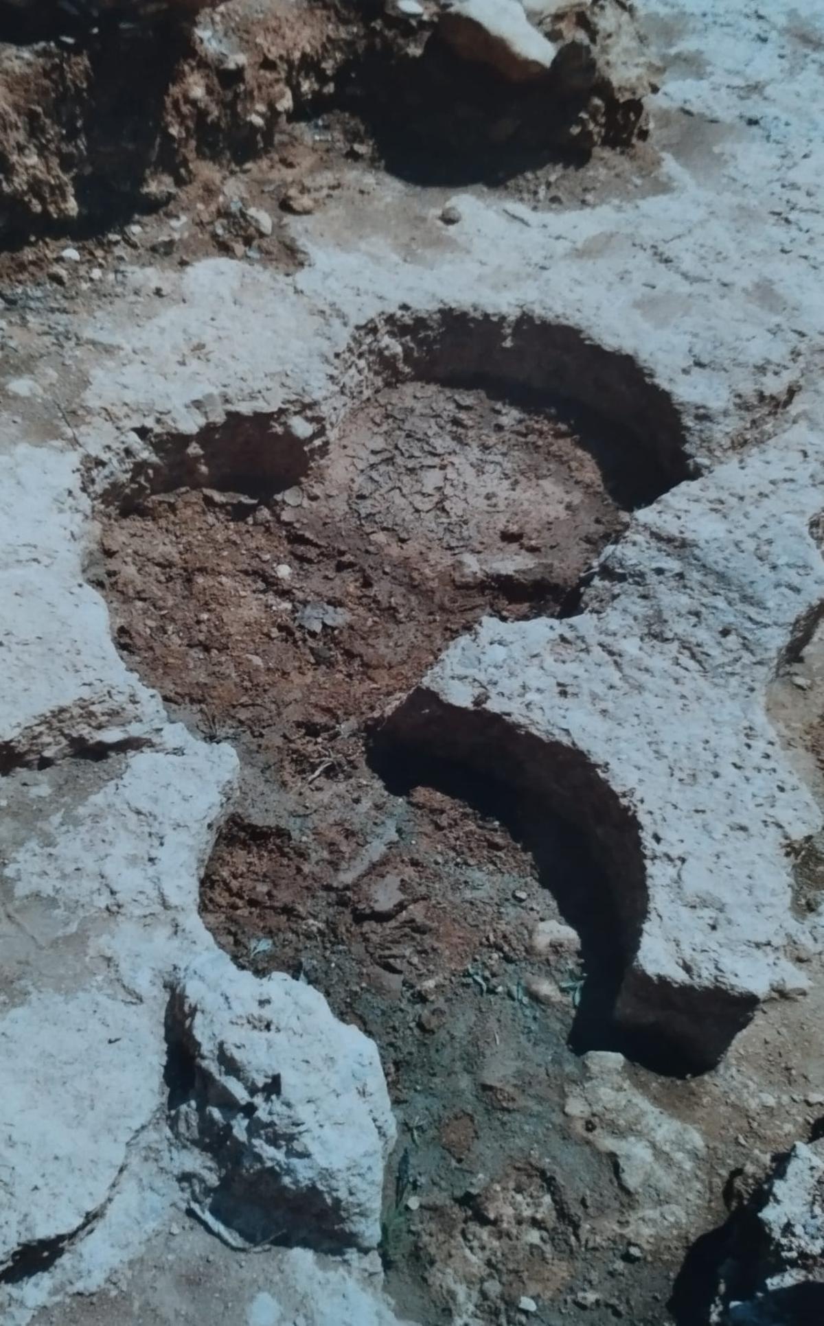 Marcas circulares de la extracción de las muelas de piedra