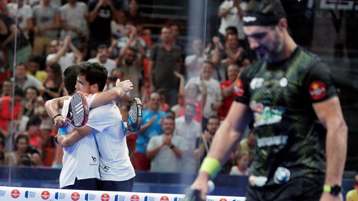 Pablo Lima y Alejandro Galán celebrando una victorias tras finalizar el encuentro.