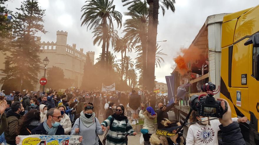 Tercera manifestación contra el cierre de la restauración