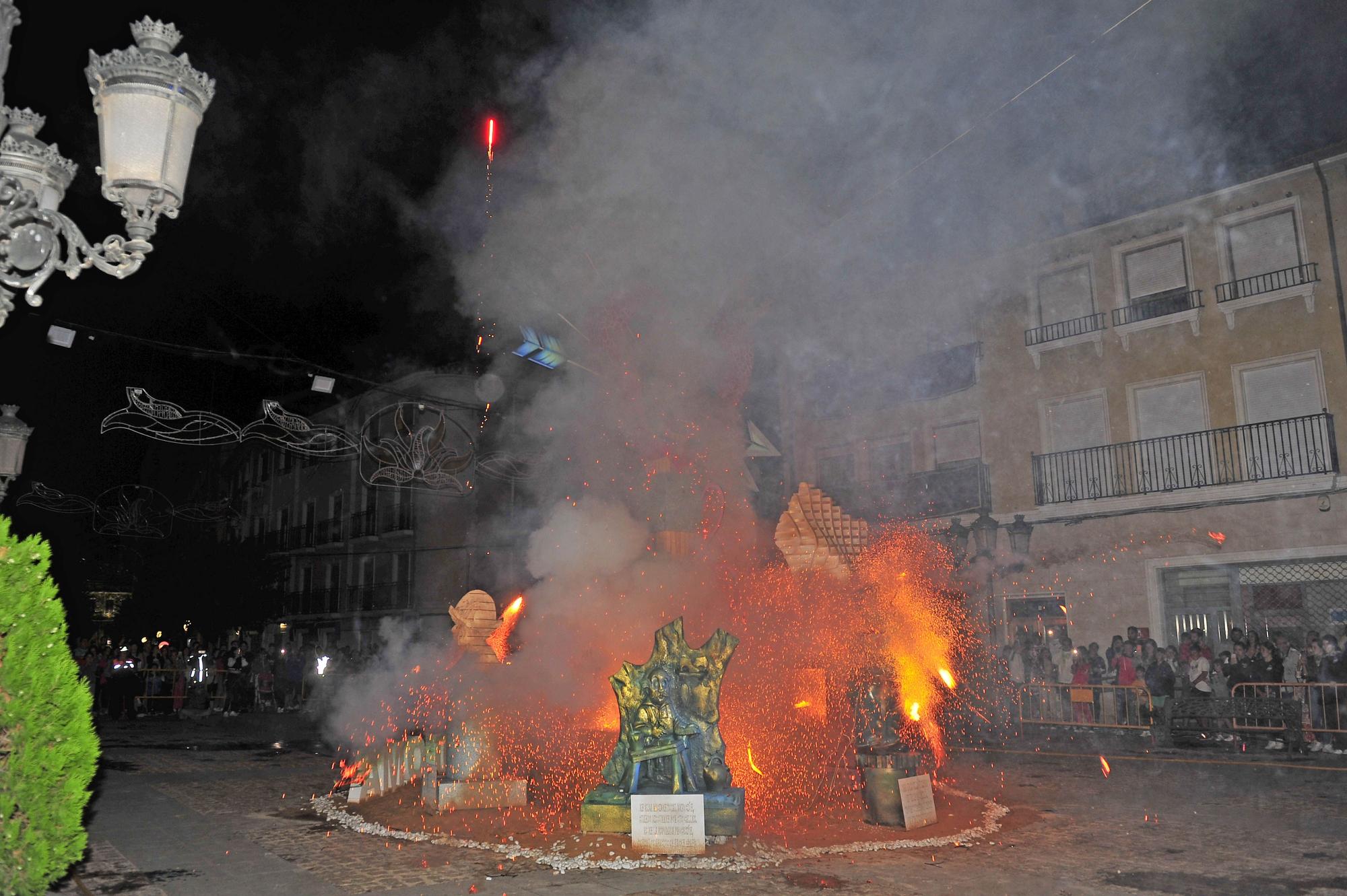 Cremà de la Falla Oficial.