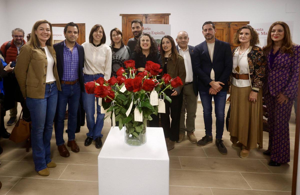 Representantes institucionales en la inauguración de la exposición de ‘Las 20 Rosas de Paterna’.
