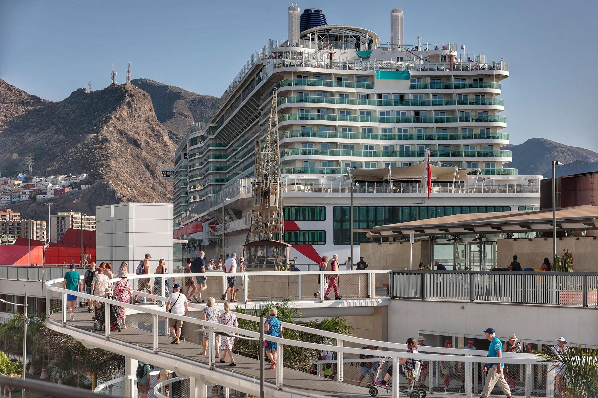 Así es el crucero Iona, uno de los más grandes del mundo y que llega al puerto de Santa Cruz